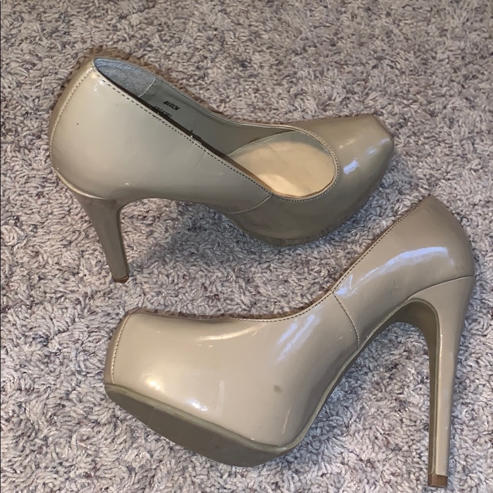 TAN shoe dazzle heels